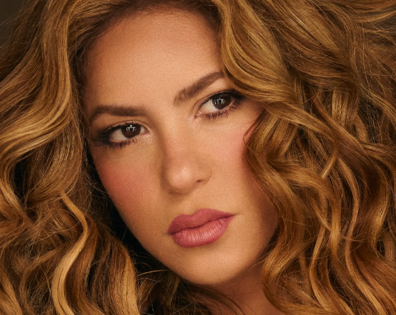 Shakira i jej nowa marka kosmetyków do włosów Isima. Czy okaże się konkurencją dla Beyonce i Cécred?