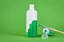 Greenwashing (z ang. green – „zielony”, whitewashing – „wybielanie”) to strategia marketingowa, w której firma, produkt lub usługa sprawiają wrażenie bardziej ekologicznych, niż są w rzeczywistości. 