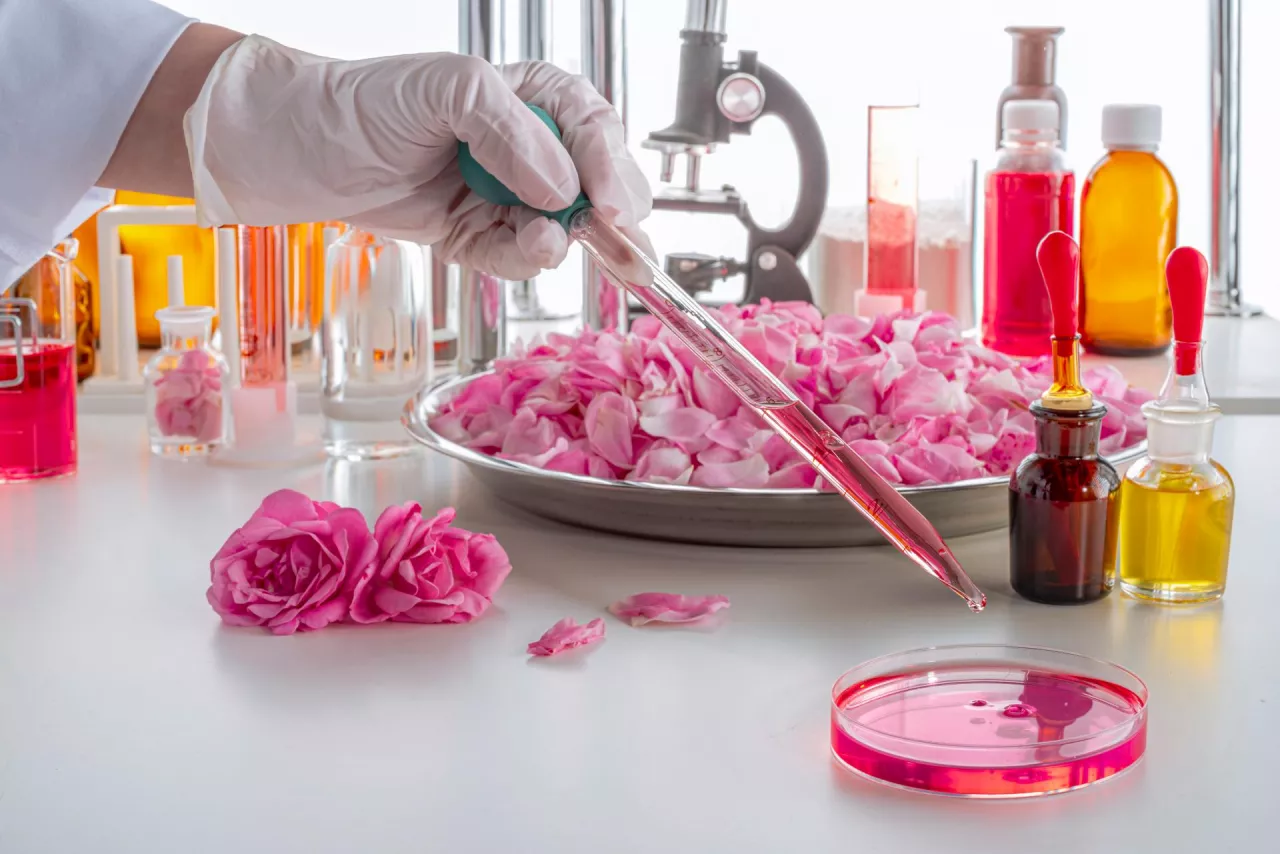 &lt;em&gt;Rozbudowa zakładu produkcyjnego Eurofragrance o ponad 2 tys. mkw. obejmuje przebudowane biura i laboratoria&lt;/em&gt;