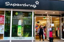 Rzeczą, która przełożyła się na dobre wyniki finansowe Superdrug, było skupienie się na utrzymywaniu niskich cen w sklepach