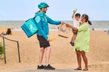 Kurierzy Deliveroo dowiozą między innymi krem z filtrem.