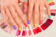 Na salony manicure i stylistki paznokci padł blady strach.