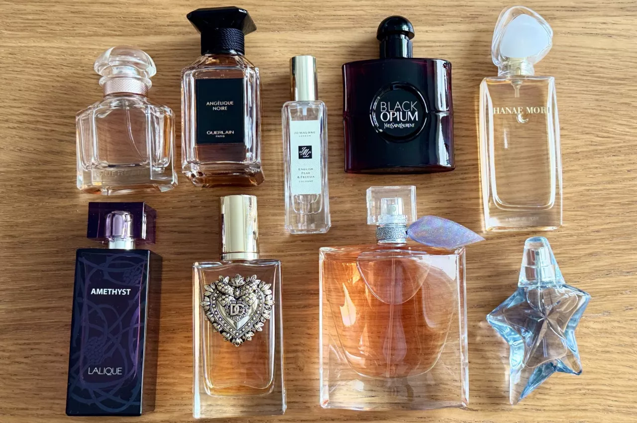 Kupno perfum przez internet bez wcześniejszego ich powąchania to cel wielu marketerów.