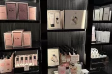 Szeroka oferta kosmetyków w sklepie Victoria’s Secret w CH Arkadia (Warszawa)