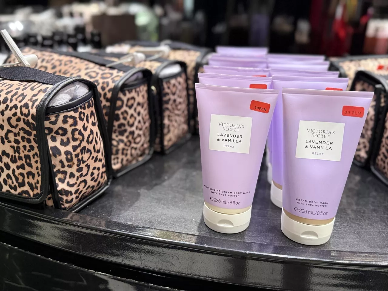 Szeroka oferta kosmetyków w sklepie Victoria’s Secret w CH Arkadia (Warszawa)