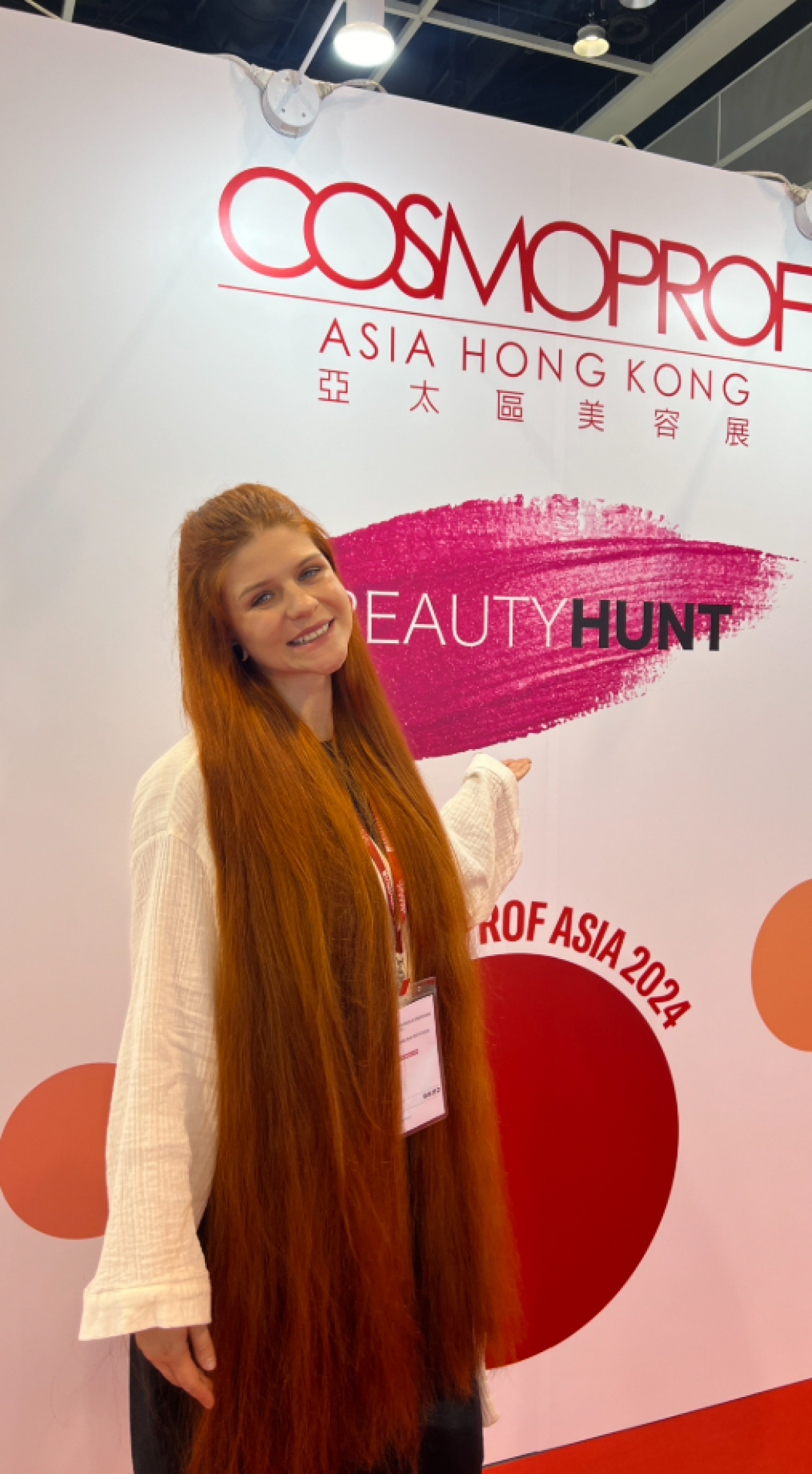 Agnieszka Niedziałek - twórczyni marki Hairy Tale Cosmetics, edukuje o włosach poprzez social media oraz książki. Od niedawna także trycholog kliniczna GUMED