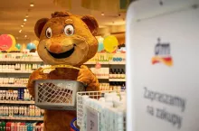 Niemiecka sieć drogerii stawia na dostosowanie się do wymogów systemu kaucyjnego zamiast na ograniczenie oferty produktowej.