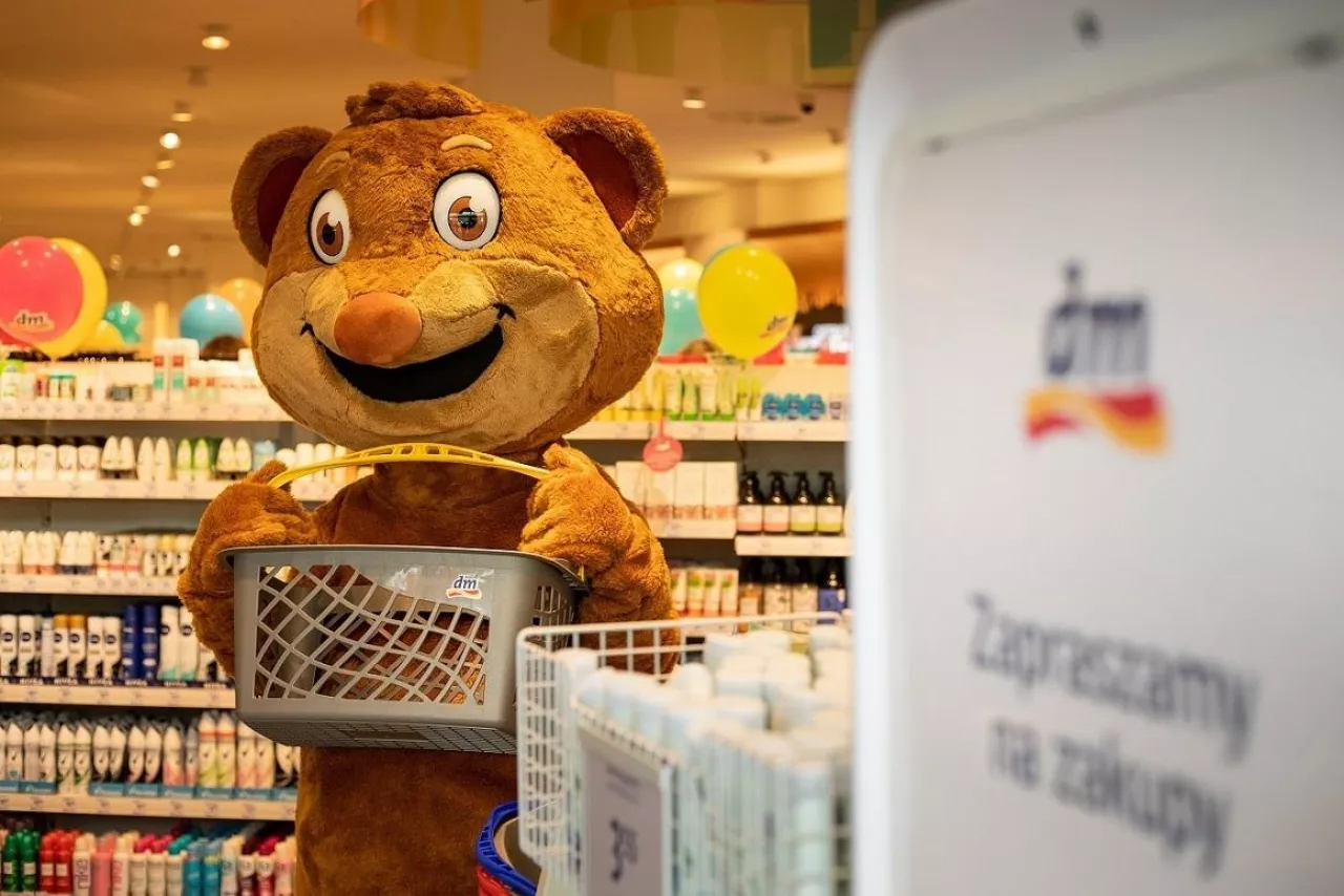 Niemiecka sieć drogerii stawia na dostosowanie się do wymogów systemu kaucyjnego zamiast na ograniczenie oferty produktowej.