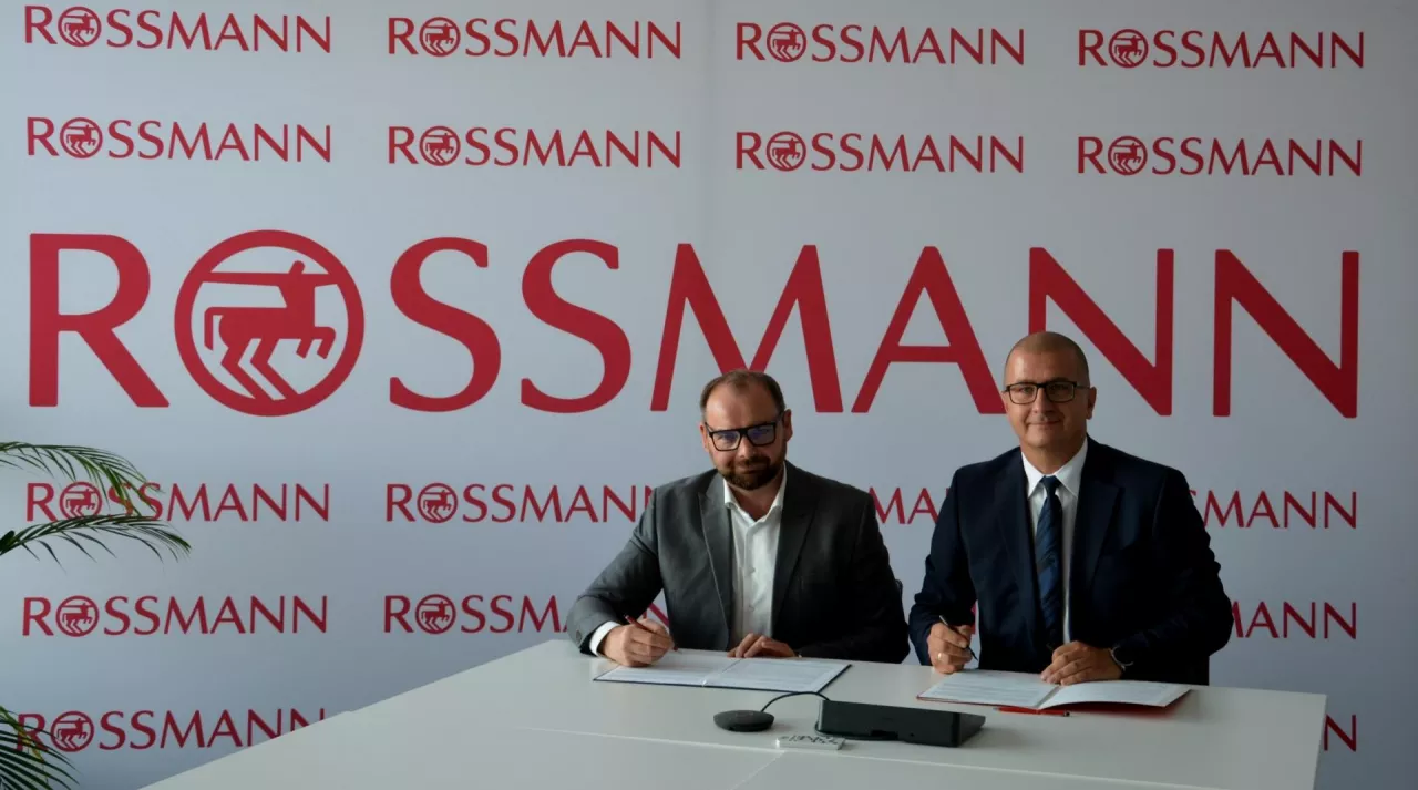 Rossmann podpisał strategiczną umowę o współpracy z Politechniką Śląską. Partnerstwo otwiera studentom i absolwentom drzwi do pracy w CD Rossmanna w Pyskowicach