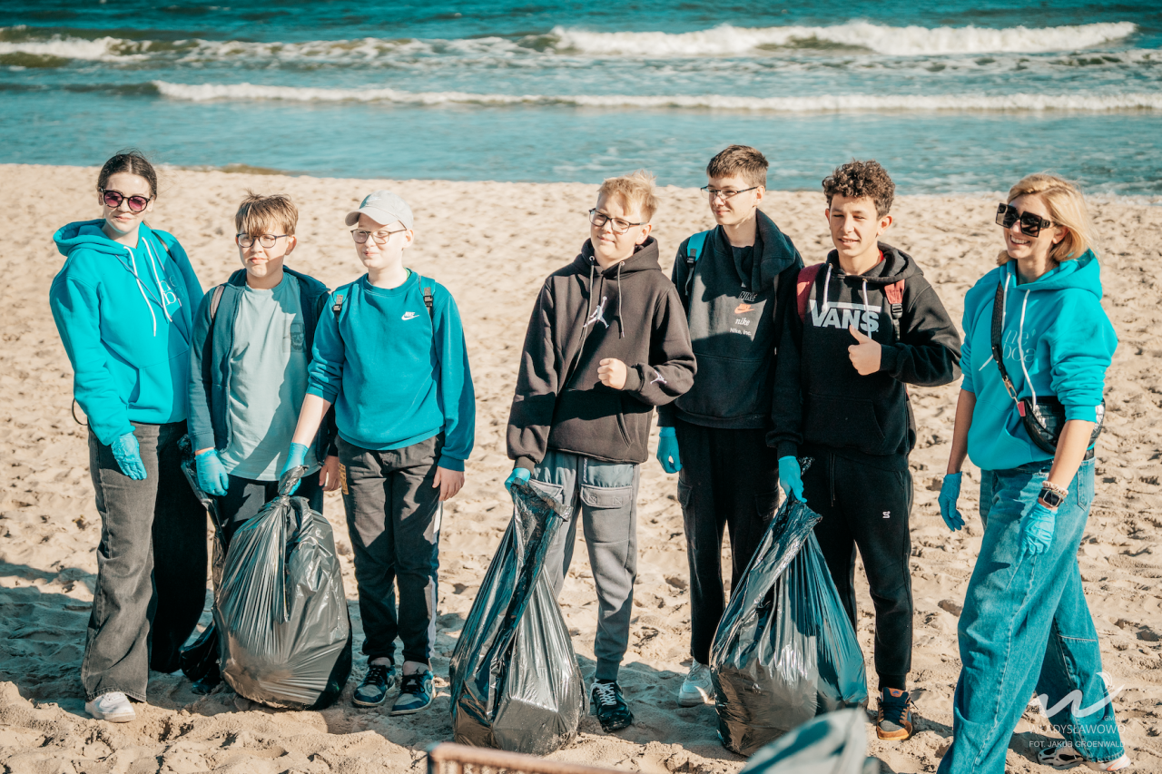 Dzięki zaangażowaniu mieszkańców, uczniów i partnerów wydarzenia – Neboa, Local Heroes, Chałupy 6 w ramach projektu „Dobry Surfer” zebrano kilogramy odpadów