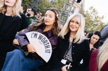 Przed Hôtel de Ville w Paryżu odbył się pokaz mody L’Oréal Paris – oficjalnego partnera Paris Fashion Week, z udziałem Julii Wieniawy i Grażyny Torbickiej