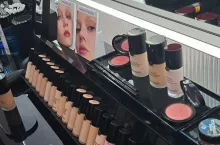Przyszłość Armaniego i jego linii beauty jest niepewna.
