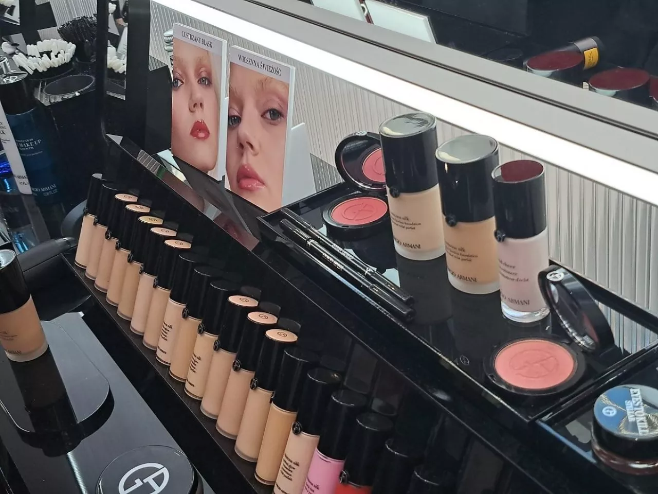 Przyszłość Armaniego i jego linii beauty jest niepewna.