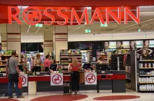 Sklep sieci drogerii Rossmann.