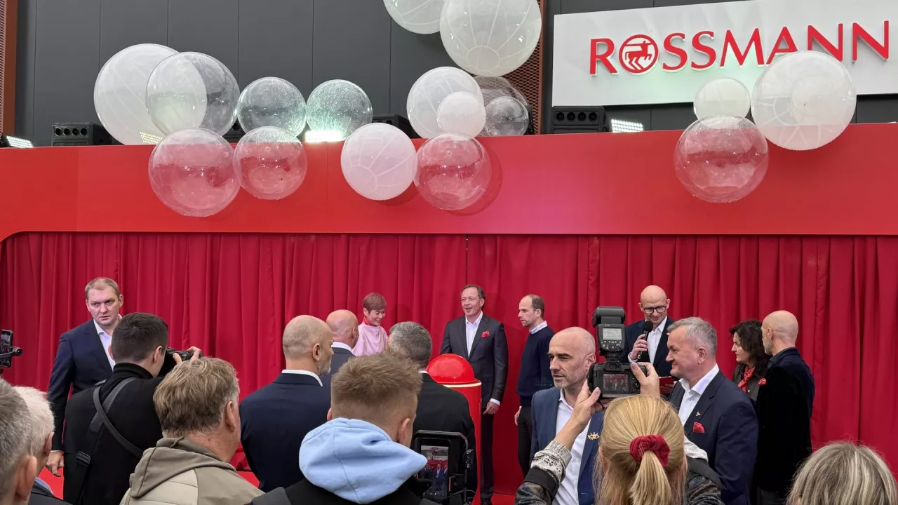 Prezes Rossmanna, Marcin Garbara, na otwarciu dwutysięcznej drogerii sieci w Polsce