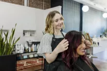 Jak dobrze wyposażyć salon fryzjerski, w jakie elementy warto zainwestować?