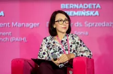 Maja Justyna, usiness development manager w Polish Investment & Trade Agency Branch (PAIH) podczas Forum Branży Kosmetycznej 2025 (fot. wiadomoscikosmetyczne.pl)