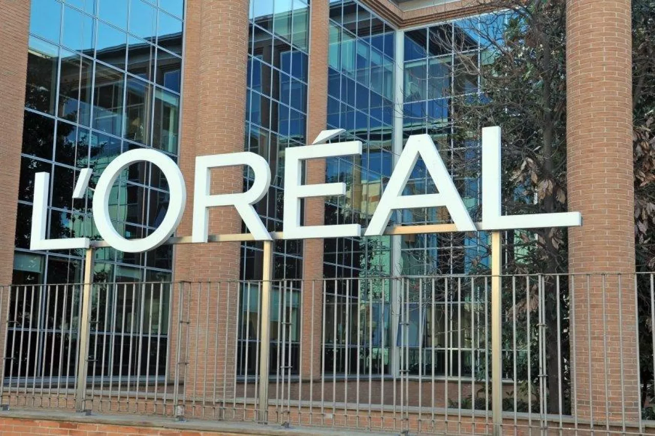 L‘Oréal odnotował wolniejszy wzrost sprzedaży w ostatnich kwartałach głównie w wyniku spadku inflacji i ograniczeniu wydatków przez konsumentów w Chinach