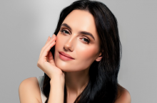 Mocniejszy makijaż to domena jedynie 5 proc. kobiet – dla 69 proc. z nich przygotowanie się na specjalną okazję trwa co najmniej pół godziny