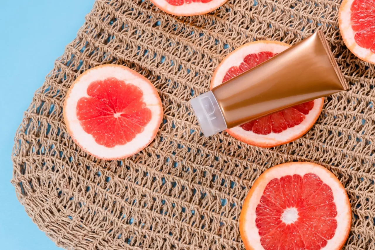 Aby rozwiać wątpliwości producentów dotyczących klasyfikacji produktów kosmetycznych, KE regularnie przygotowuje oraz publikuje przewodniki z wytycznymi