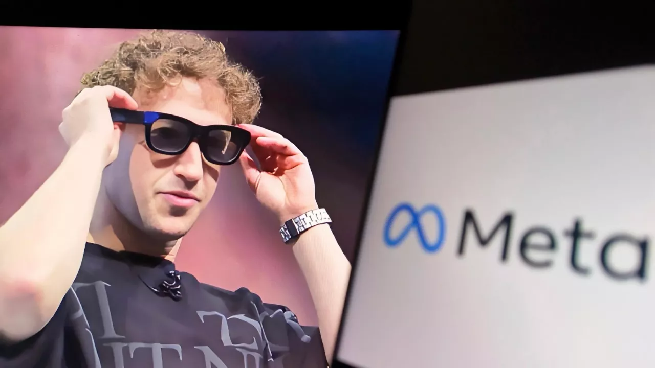 Mark Zuckerbeg prezentuje inteligentne okulary Meta.