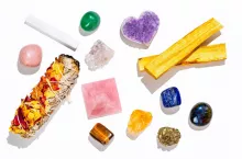 Krystaloterapia to podważana przez środowiska naukowe metoda leczenia czy wpływania na zdrowie.