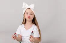 Dzieci stosujące kosmetyki i kremy przeznaczone dla dorosłych są bardziej&lt;strong&gt; &lt;/strong&gt;narażone na wystąpienie alergii skórnych w późniejszych latach