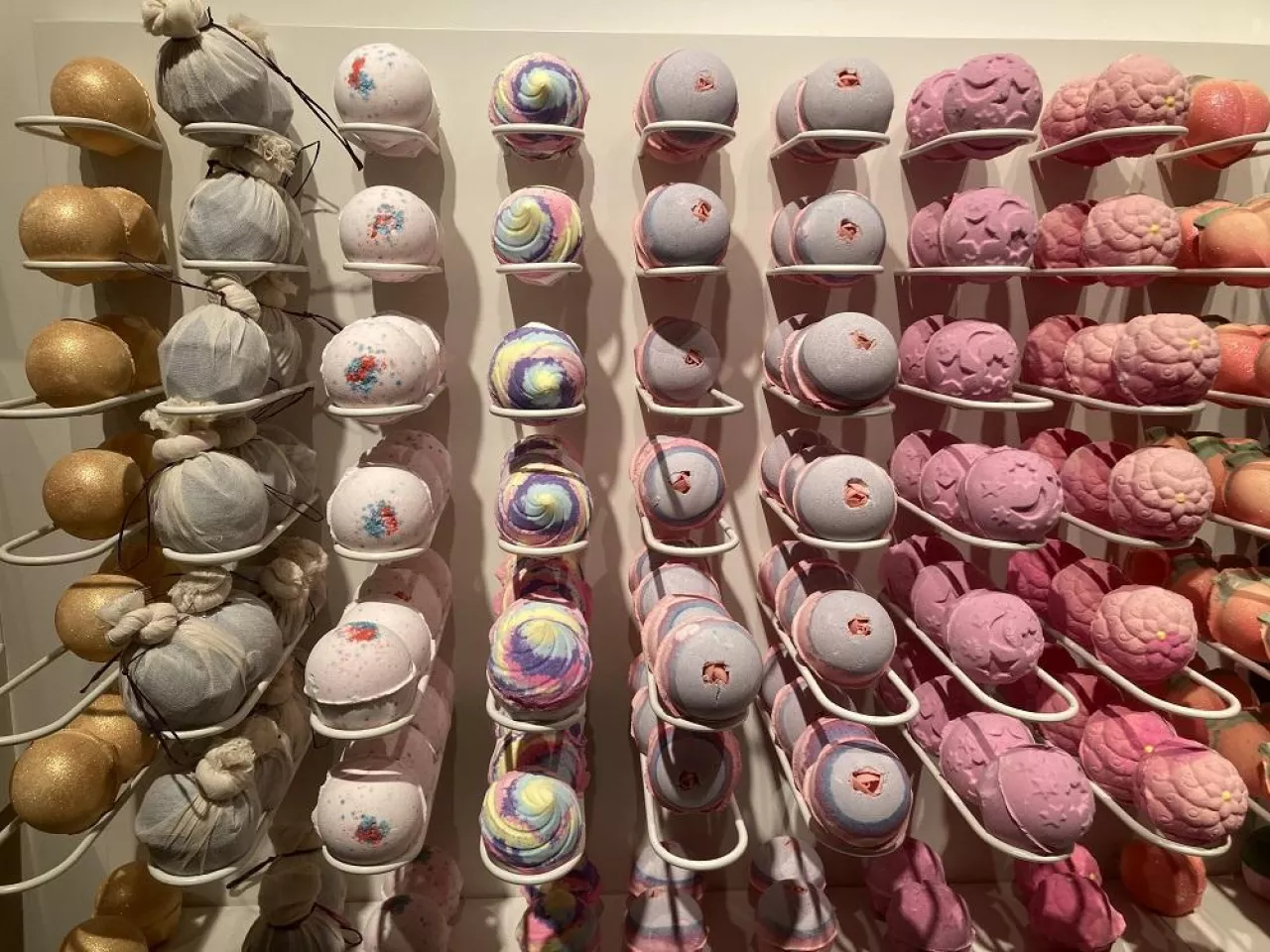 Lush to jedna z najbardziej znanych sieci kosmetycznych w Europie.