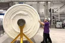 W czwartek 18 grudnia 2025 roku w kluczewskiej fabryce Velvet CARE została uruchomiona kolejna supernowoczesna maszyna papiernicza.