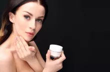 Fulereny to innowacyjne składniki kosmetyków, cenione za wyjątkową moc antyoksydacyjną