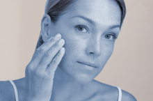 Po wieloletnim zażywaniu preparatów ze srebrem koloidalnym skóra robi się błękitno-sina. Przebarwienia w większości przypadków są trwałe i nieodwracalne