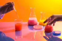 Wejście w życie rozporządzenia Omnibus 2 staje się faktem. Od 1 stycznia 2027 r. produkty kosmetyczne zawierające substancje zakazane na mocy tego aktu lub niespełniające określonych w nim warunków nie będą mogły być wprowadzane do obrotu na terytorium UE