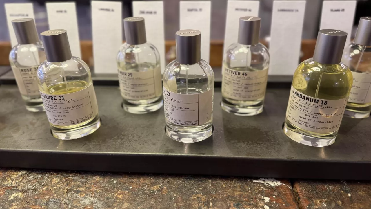 Butik amerykańskiej marki niszowej Le Labo w Zurychu, utrzymany w charakterystycznym ”warsztatowym” stylu