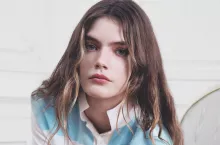 Młoda gwiazda serialu Netflixa została ambasadorką marki Dior.