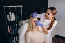 Botoks? Tylko u lekarza lub lekarki.