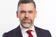 Paweł Bajorek formalnie objął stanowisko prezesa 1 lutego 2026 roku, jednak pracę w spółce rozpoczął już w styczniu. 