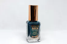 Barry M w portfolio ma m.in. bogatą ofertę lakierów do paznokci.