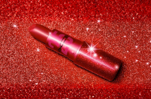 Pomadki Viva Glam po raz kolejny pomagają w skali globalnej.