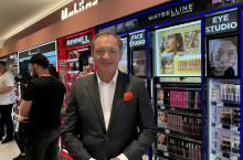 Marcin Grabara, prezes zarządu Rossmann SDP, podczas otwarcia dwutysięcznej drogerii sieci w Polsce