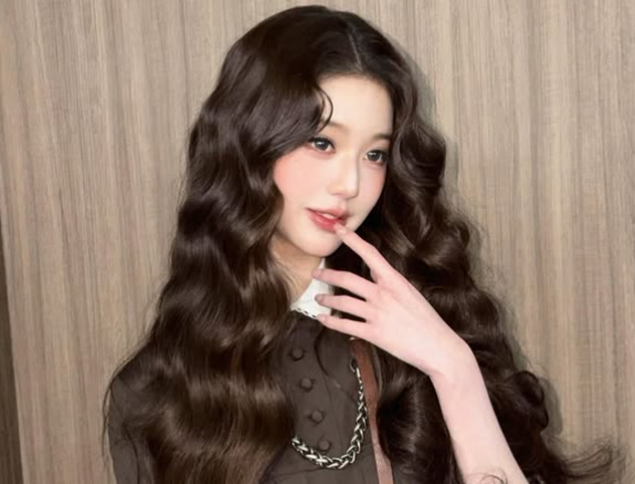 Jang Wonyoung, gwiazda K-pop, w kampanii fashion marki Miu Miu
