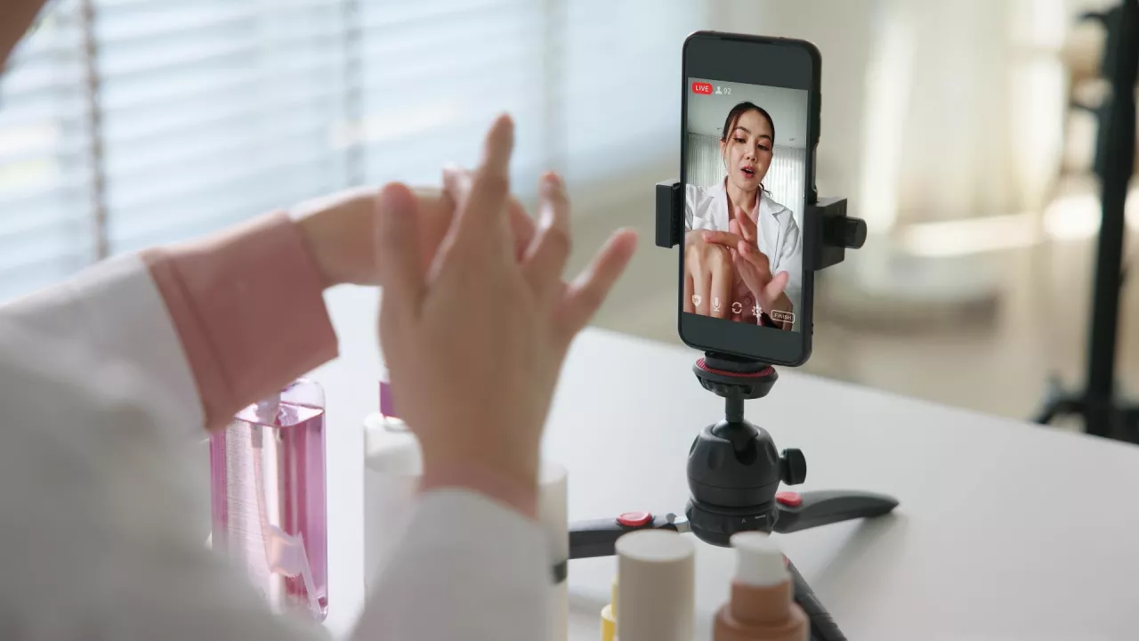 Marki beauty rosną na TikToku dzięki płatnym treściom