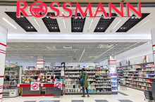 Z obrotami na poziomie 16,6 mld euro i stabilnym wzrostem, Rossmann wchodzi w rok 2026 jako firma w fazie transformacji z tradycyjnego detalisty w nowoczesny ekosystem handlowy