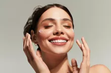 Cloud skin i SPF. Jakie są największe trendy na lato 2026?