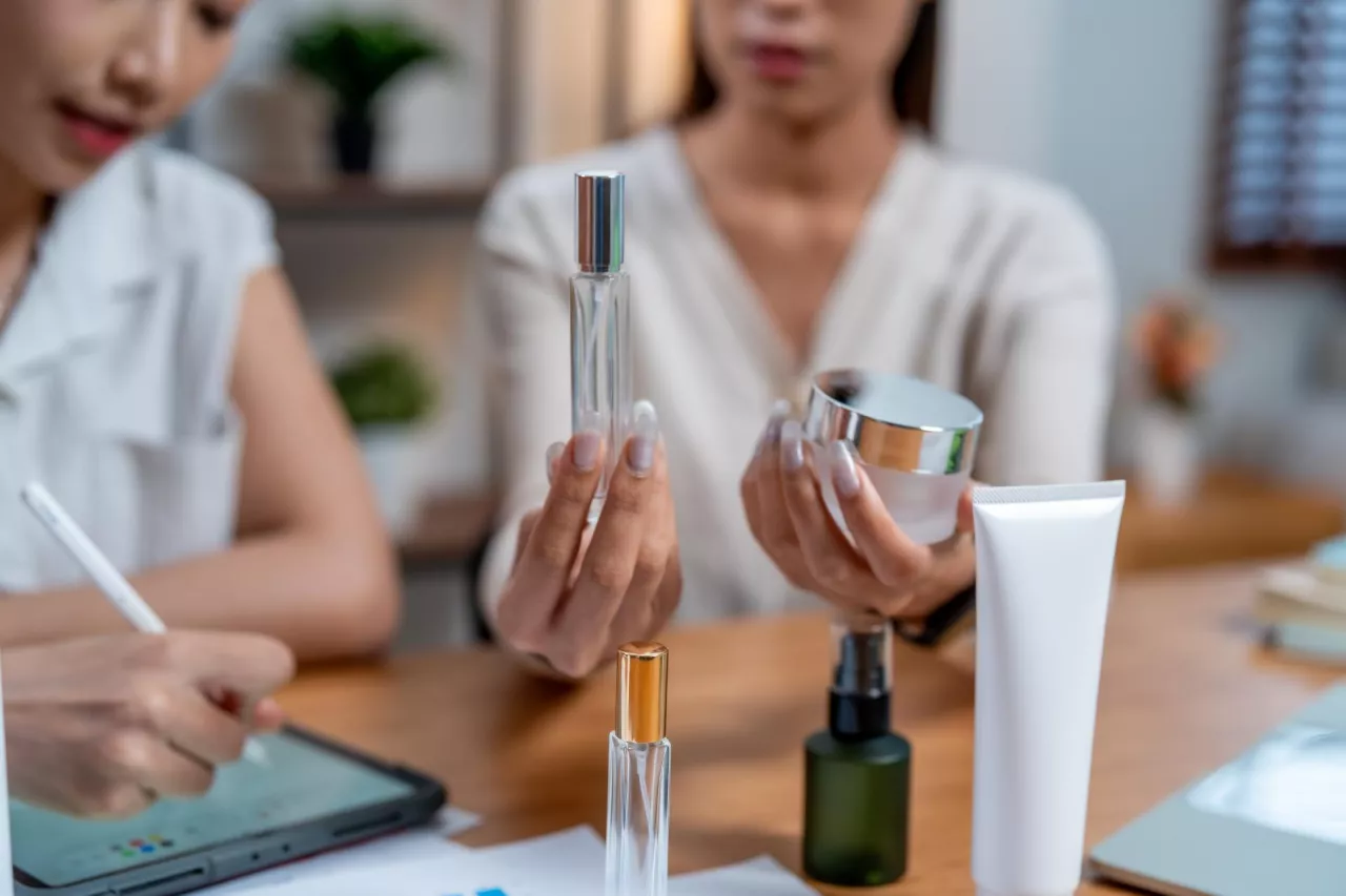 Branża kosmetyczna przygotowuje się na PPWR. Monomateriały i refille w centrum uwagi (fot. Shutterstock)