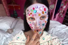 Influencerki prześcigają się w okryształkowywaniu... wszystkiego.