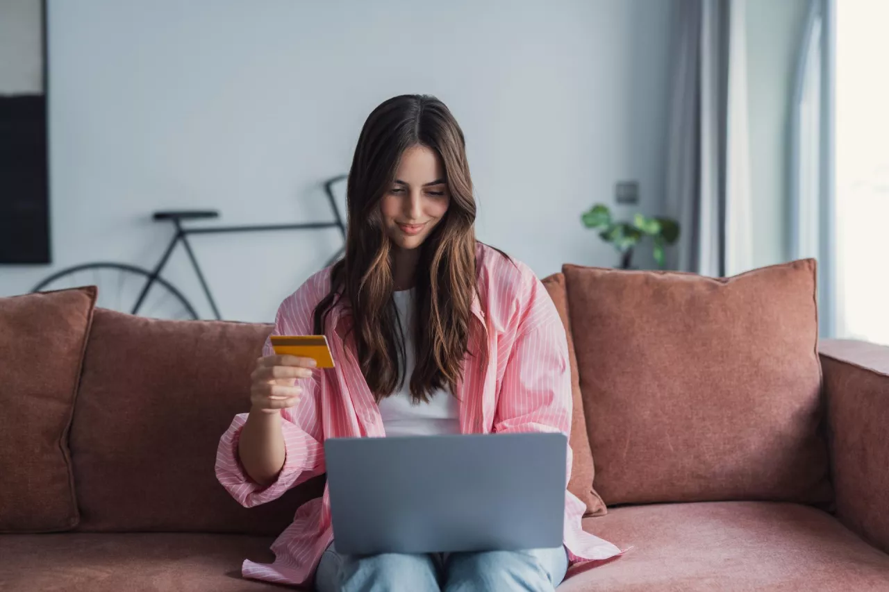 YouTube współpracuje z Amazonem w ramach programu YouTube Shopping (fot. Shutterstock)