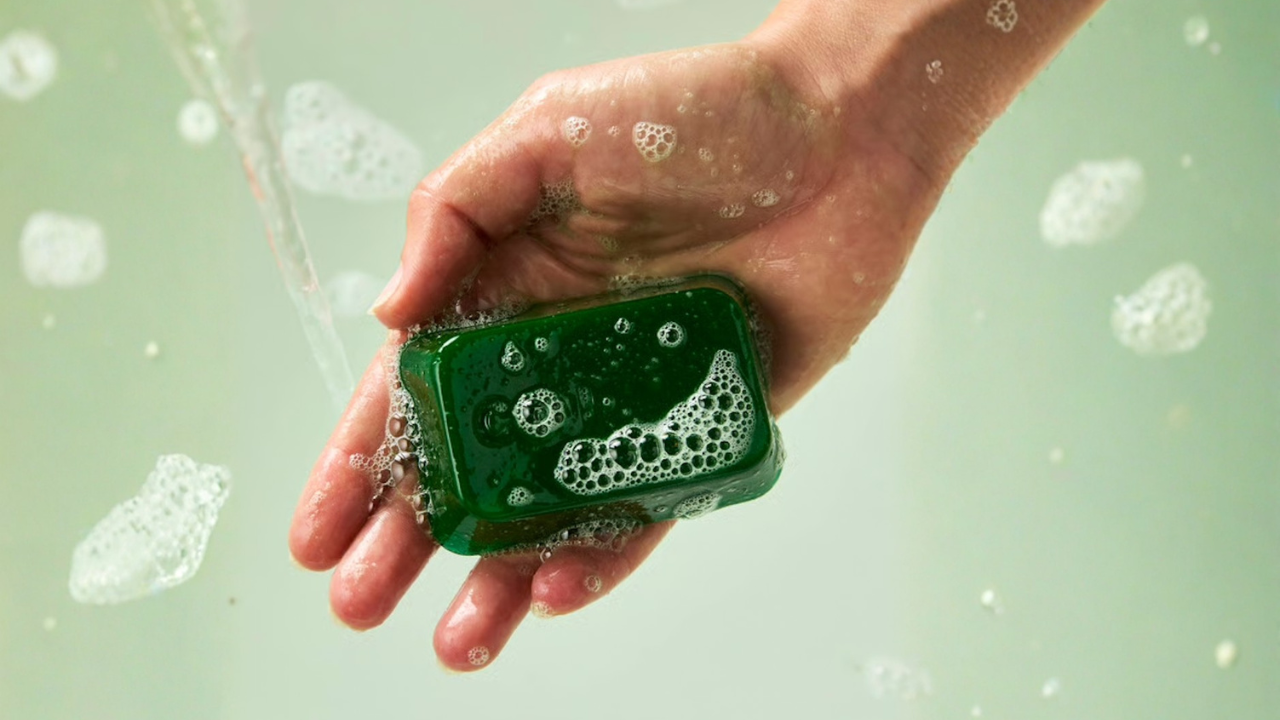 Lush rozpoczął kampanię Safer Socials przeciwko Big Tech (fot. lush.com)