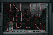 Zakupy online to główny motor cross-border.