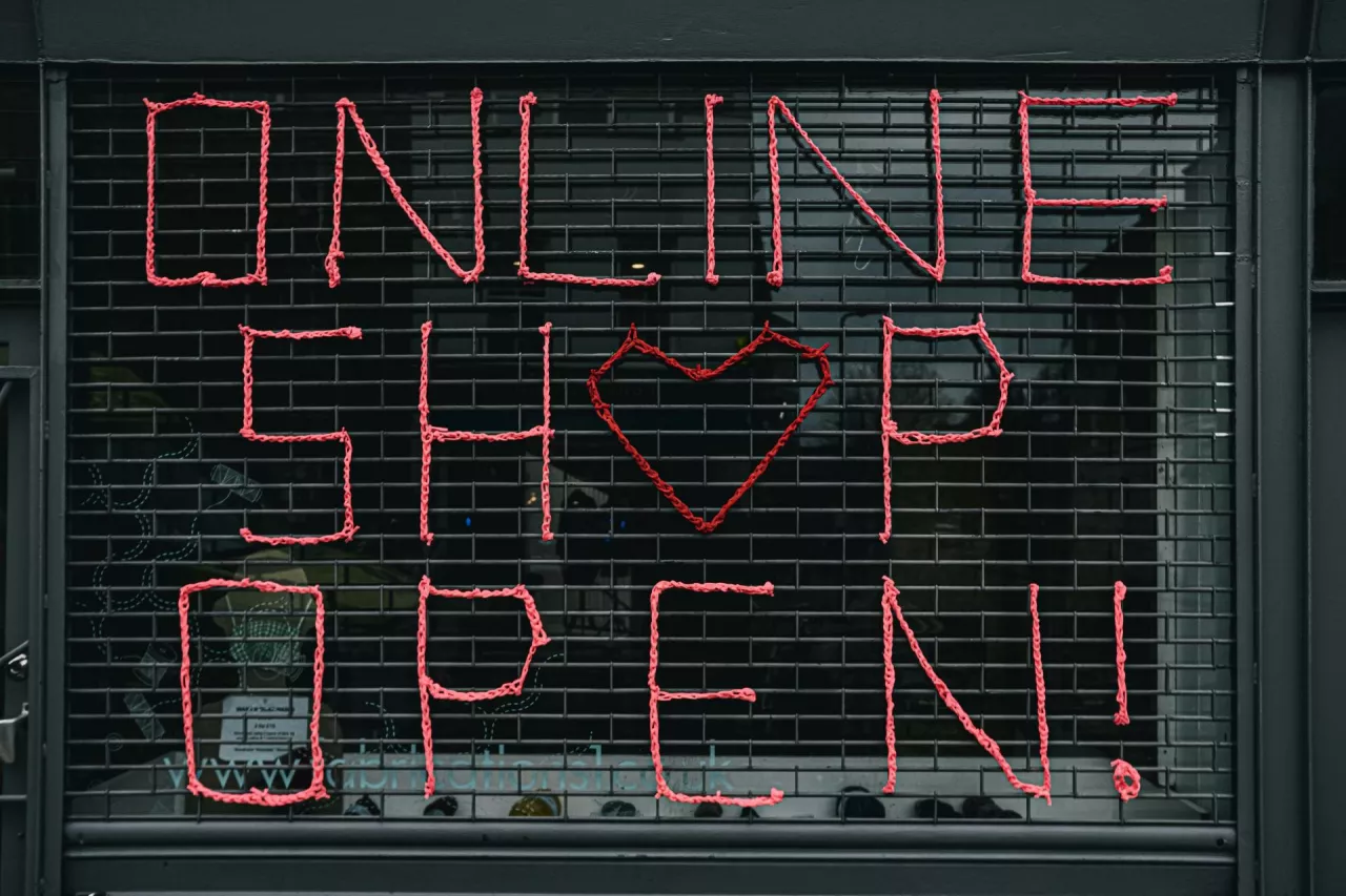Zakupy online to główny motor cross-border.