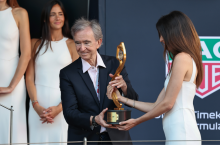Bernard Arnault wypadł z TOP 10 najbogatszych ludzi świata (fot. Shutterstock)